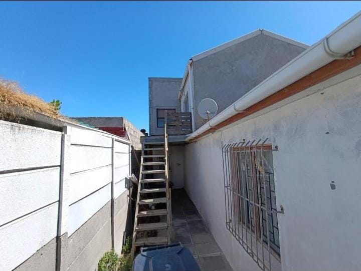 6 Bedroom Property for Sale in Strandfontein Village Western Cape